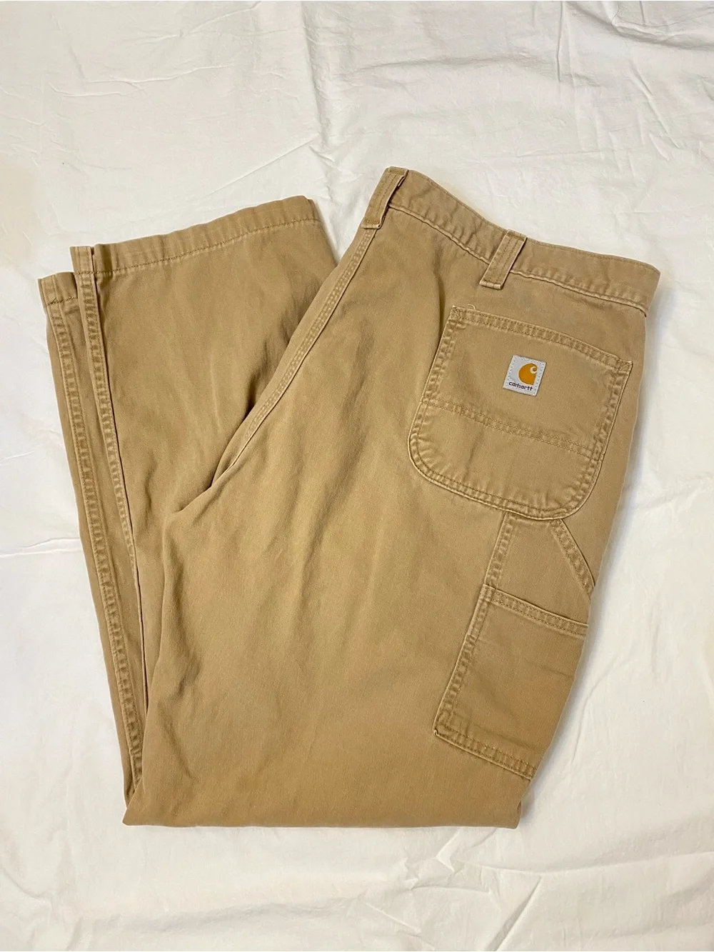 Carhartt Men’s pants Size 44 by 32 in good condition, clean, no tear.